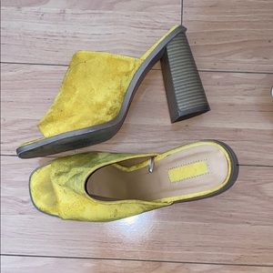 Cute mustard yellow shoe!